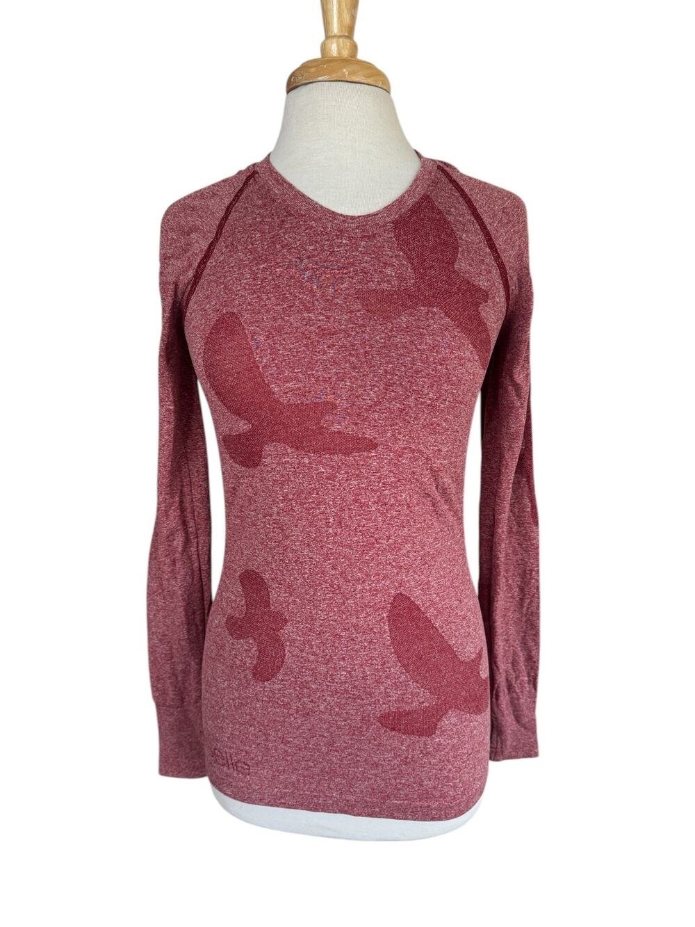 OISELLE Altitude Fly Bird Long Sleeve Shirt in Heather Red Size Small Running